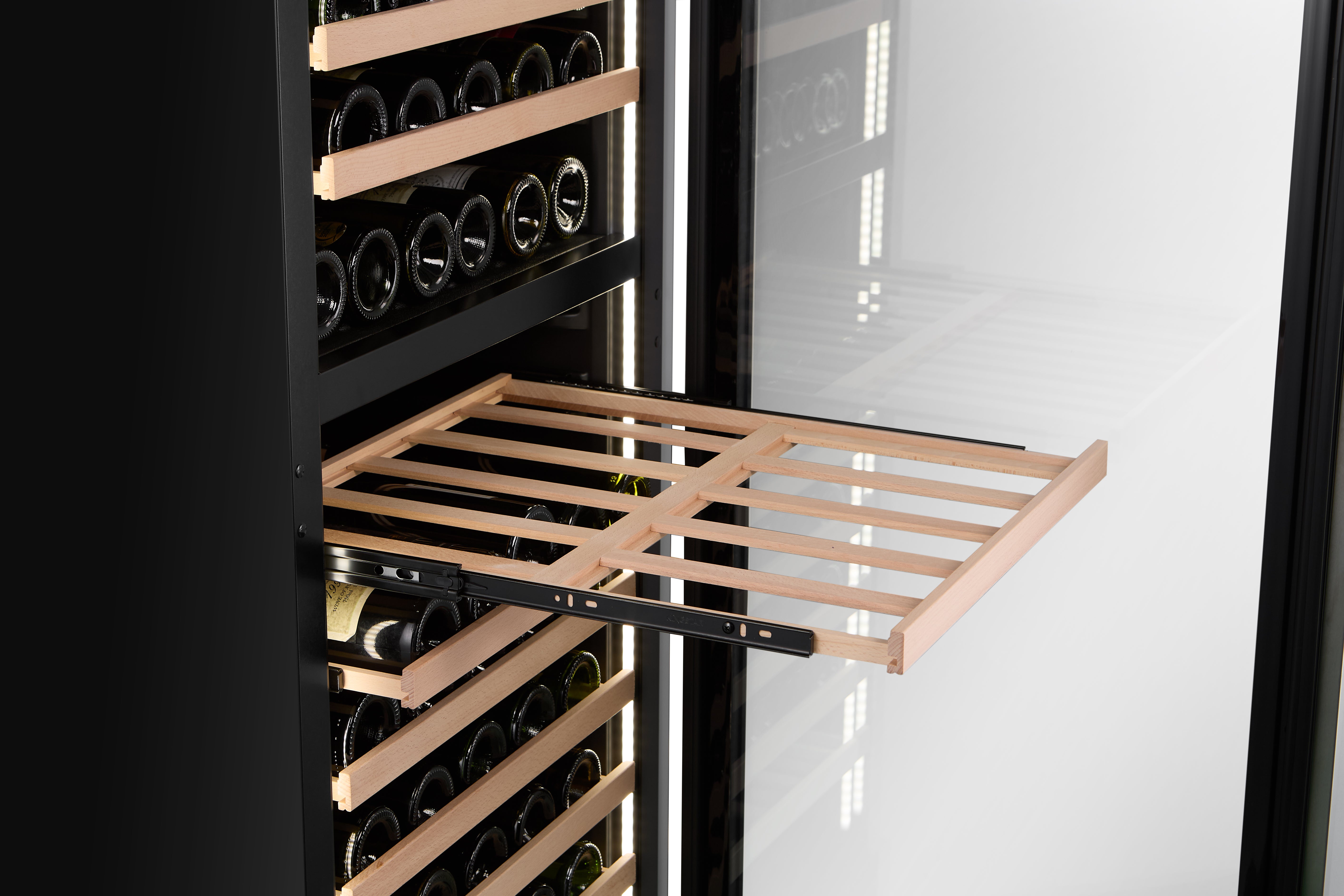 v164-ss-dt wine fridge with tray out
