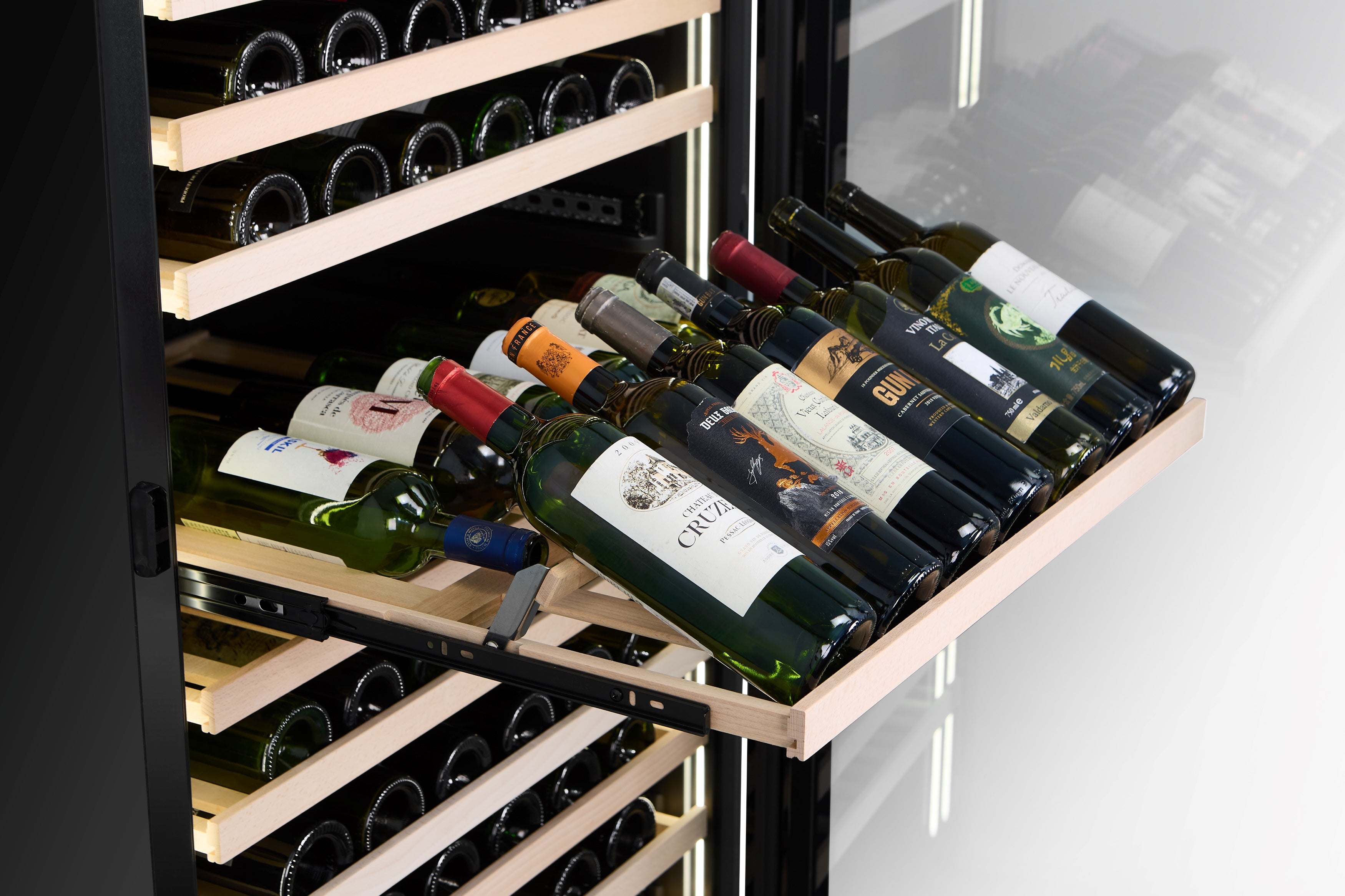 Vantaggio Wine Cellars Vantaggio V300 Single Zone Wine Cabinet