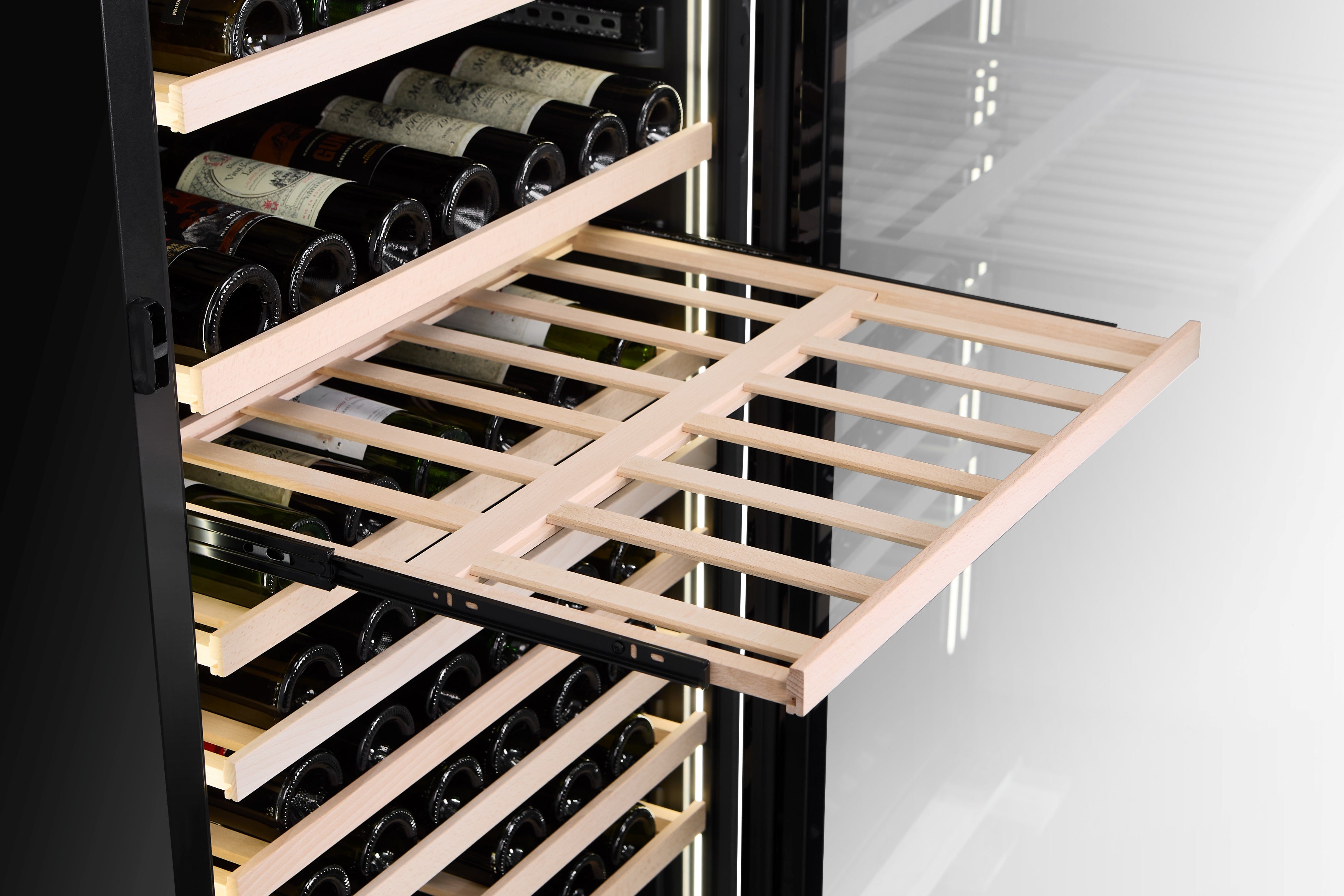 Vantaggio Wine Cellars Vantaggio V300 Single Zone Wine Cabinet